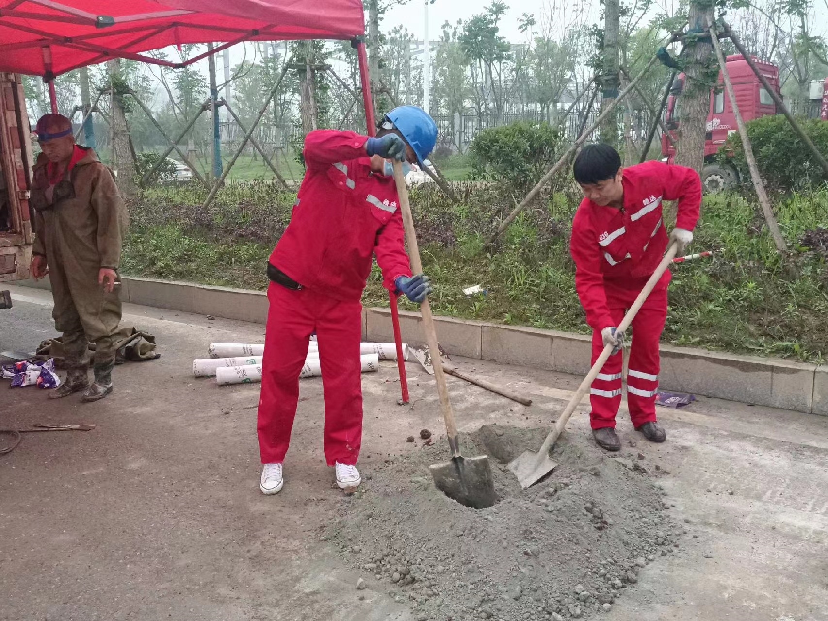 新密管道疏通哪家好】及时进行市政管道清淤
