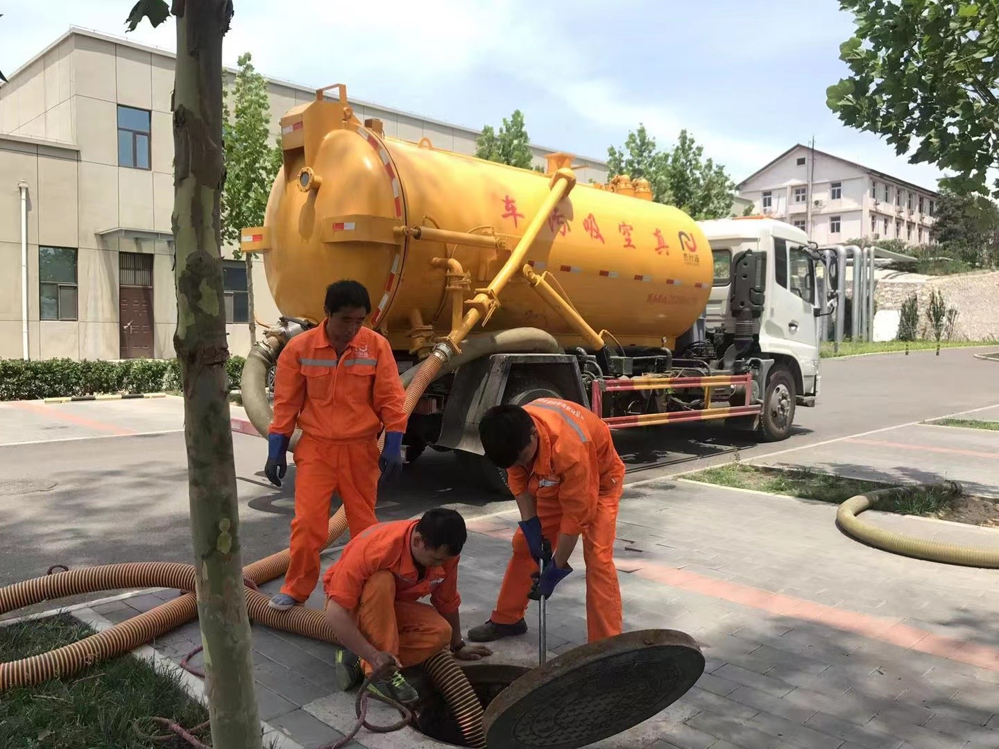新密化粪池清理与5-8吨吸粪车施工效率分析